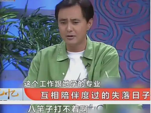 做饭帅气丈夫甘当“家庭主夫”把她宠成宝凯发k8国际登录结婚34年只生孩子不(图20)